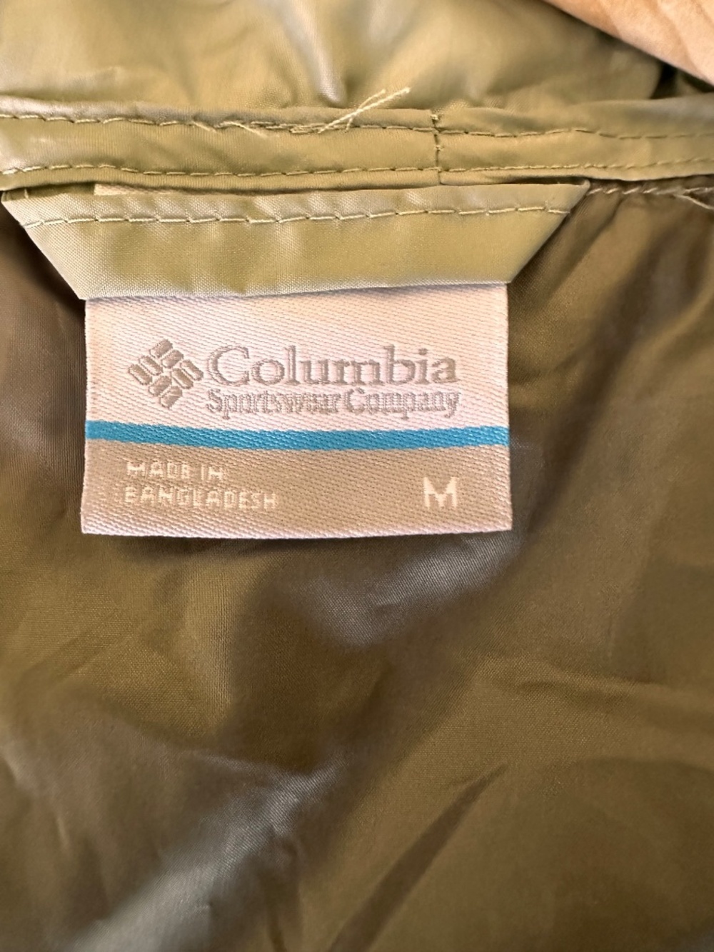 Columbia Lightweight Windbreaker.  Great for Travel It Fits in Your Purse! - Picture 3 of 5